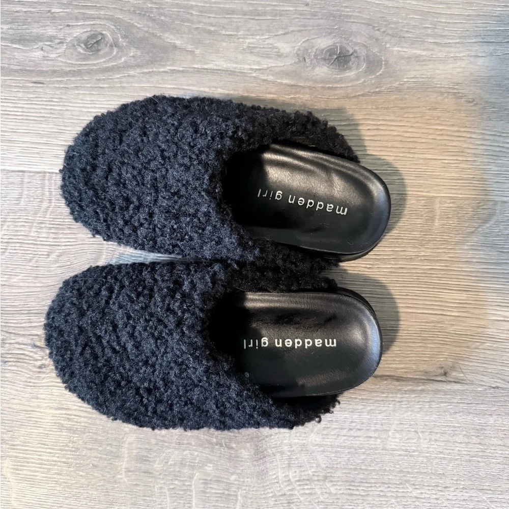 Madden Girl Youth Faux Fur Black Clogs 12